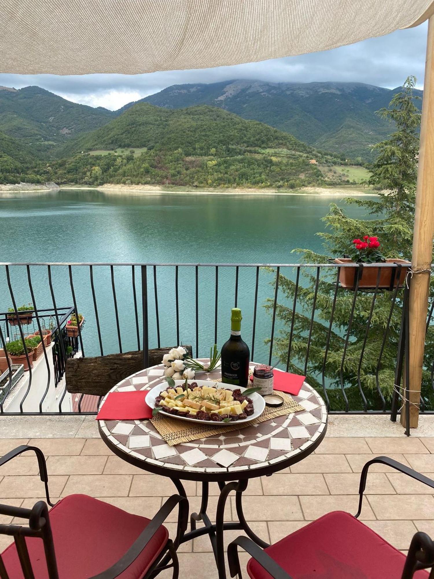 B&B La Casetta Sul Lago Colle di Tora エクステリア 写真