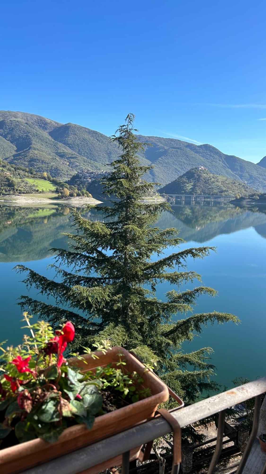 B&B La Casetta Sul Lago Colle di Tora エクステリア 写真