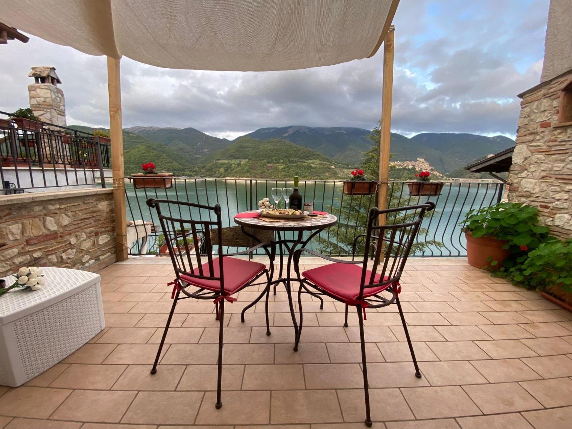 B&B La Casetta Sul Lago Colle di Tora エクステリア 写真