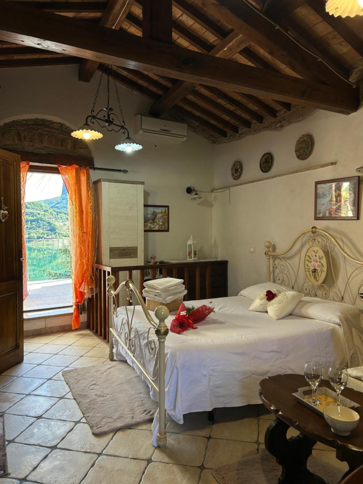 B&B La Casetta Sul Lago Colle di Tora エクステリア 写真